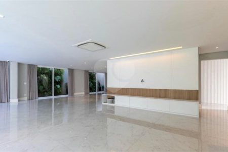 Casa à venda com 4 suítes no condomínio Hípica Garden, São Paulo - SP
