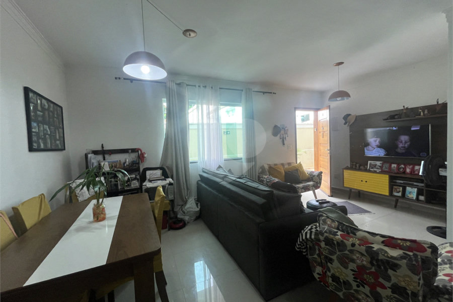 Casa à venda com 3 quartos, sendo 1 suíte, no condomínio Capigaí, São Paulo - SP