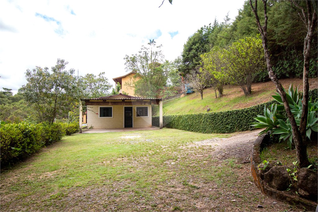 Casa à venda ou para alugar com 5 quartos, sendo 2 suítes, no condomínio Restinga Verde, São Roque - SP