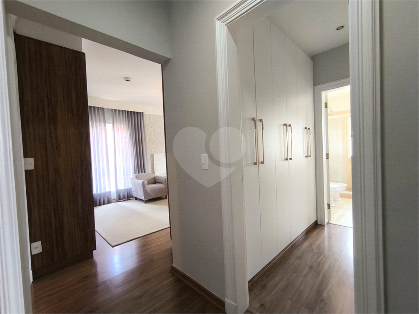 Casa à venda com 5 quartos, sendo 4 suítes, em Cidade Jardim, São Paulo, SP
