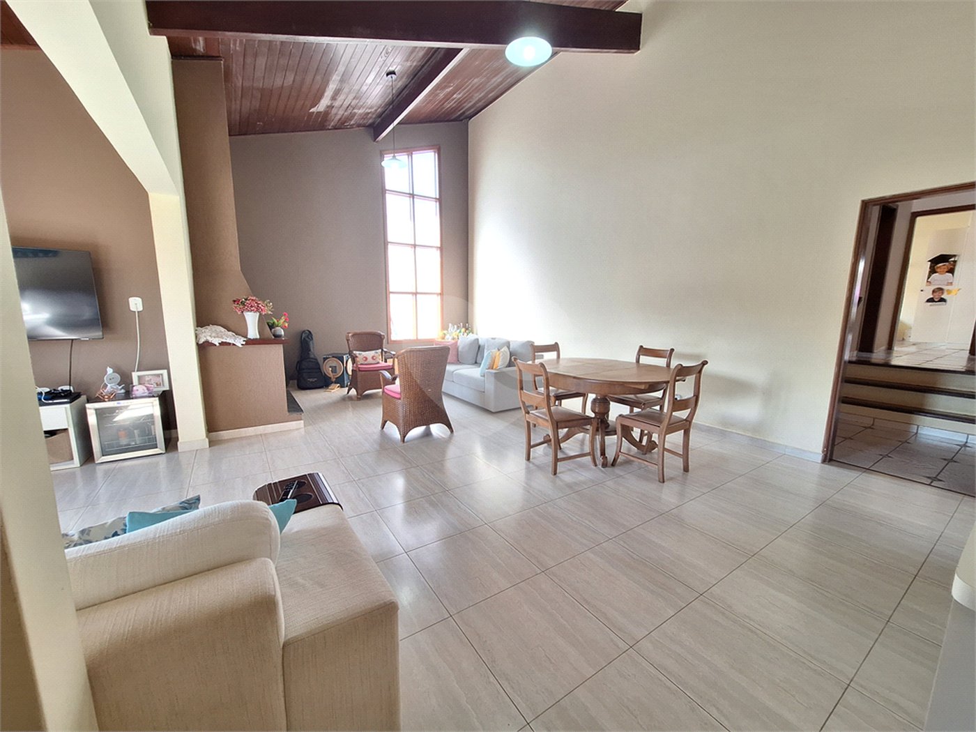 Casa para alugar com 3 quartos, sendo 1 suíte,  no condomínio Estância Marambaia, Vinhedo - SP