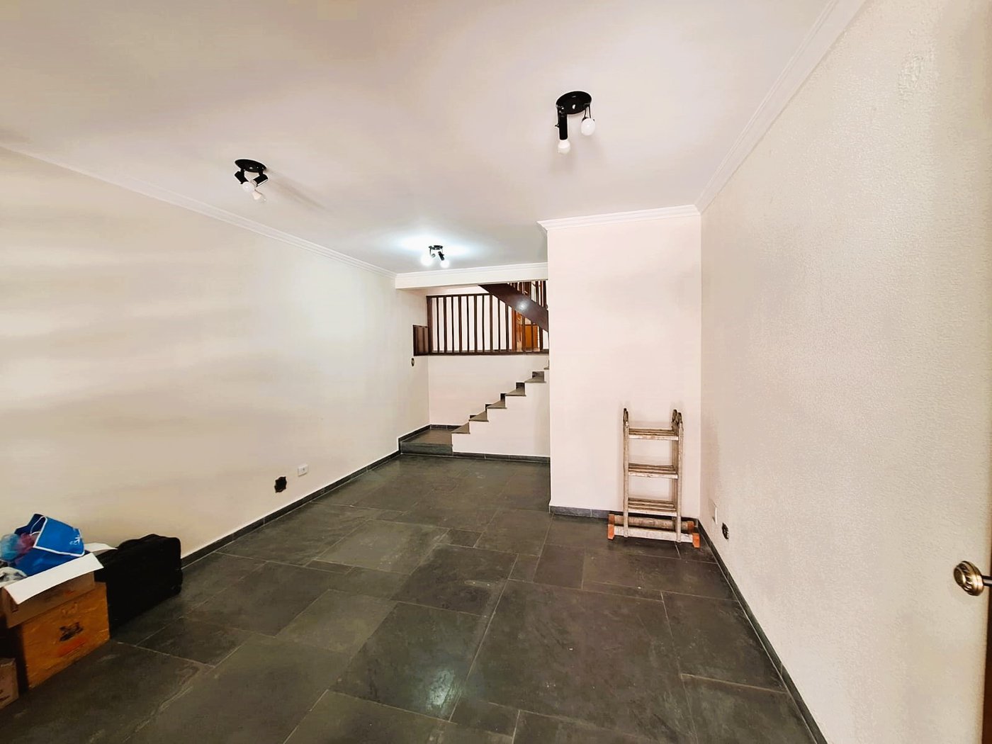 Casa à venda com 4 suítes, sendo 1 suíte externa, no Jardim Bonfiglioli, São Paulo - SP