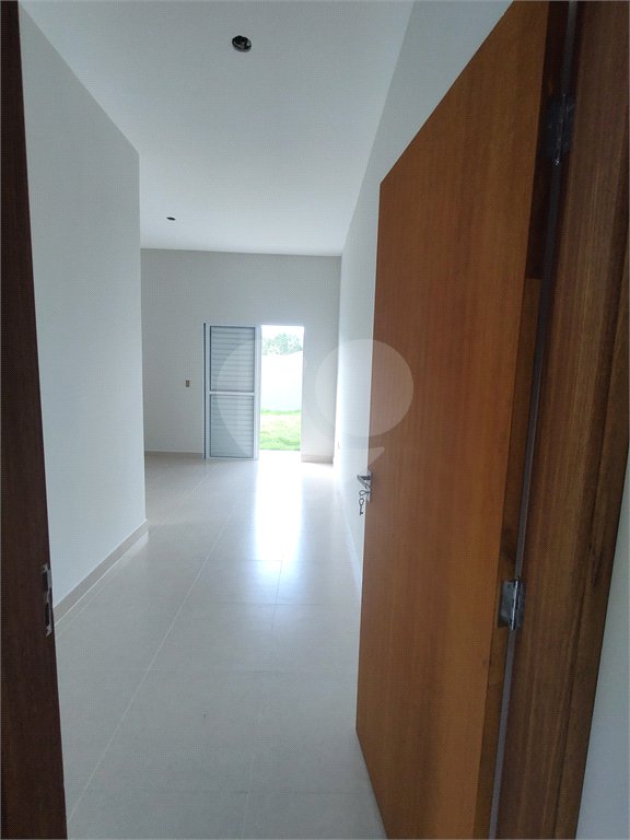 Casa térrea em Atibaia com 3 suítes, sala 2 ambientes, 2 vagas garagem, excelente localização, pronta para morar