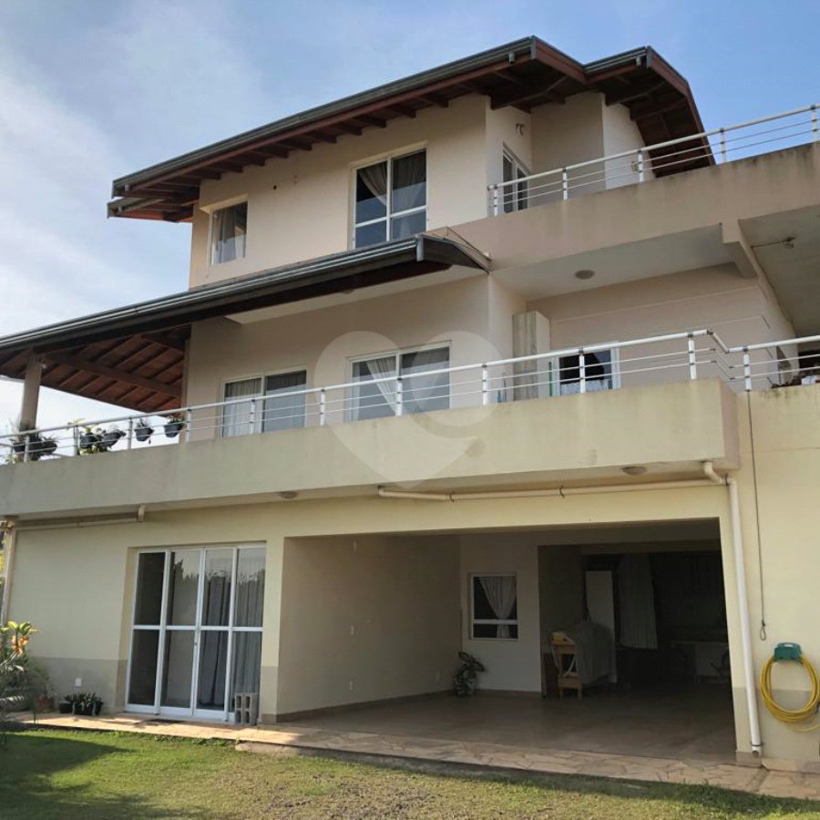 Casa à venda com 5 quartos, sendo 2 suítes, no condomínio Terras de Santa Izabel, Salto - SP