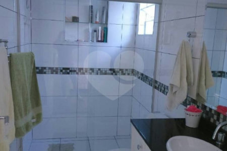 Casa à venda com 3 suítes em Jardim Jussara, São Paulo, SP