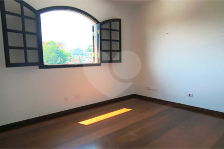 Sobrado à venda com 3 quartos, sendo 2 suítes, em Jardim Ivana, São Paulo, SP