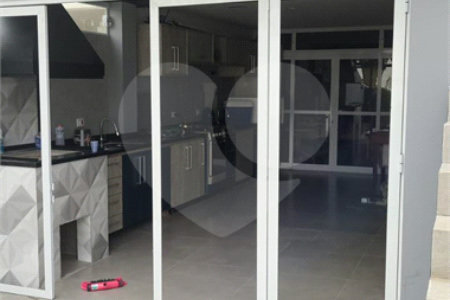 Casa à venda com 3 quartos, sendo 1 suíte,  em Vila Suissa, Mogi das Cruzes, SP