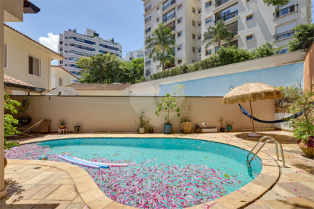 Sobrado à venda com 4 quartos, sendo 2 suítes, em Chácara Santo Antônio (zona Sul), São Paulo, SP
