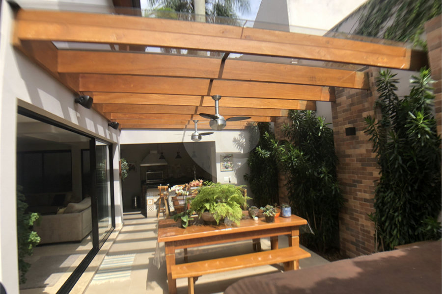 Casa à venda com 4 suítes no condomínio Residencial Floresta, São Paulo - SP