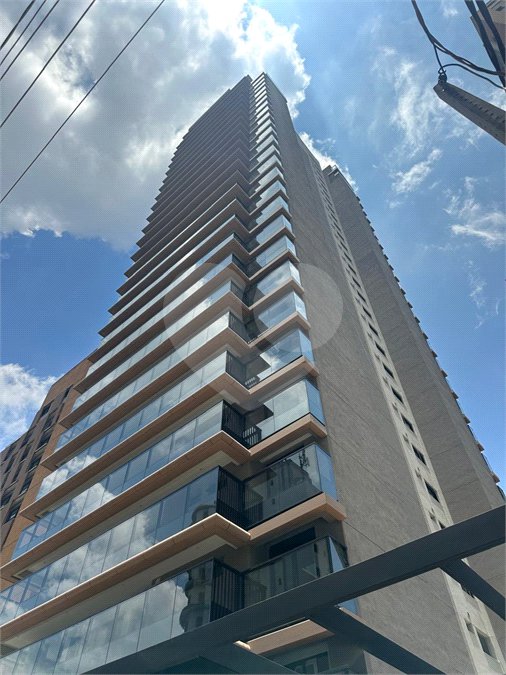 Apartamento à venda com 3 quartos, sendo 2 suítes, em Moema, São Paulo, SP