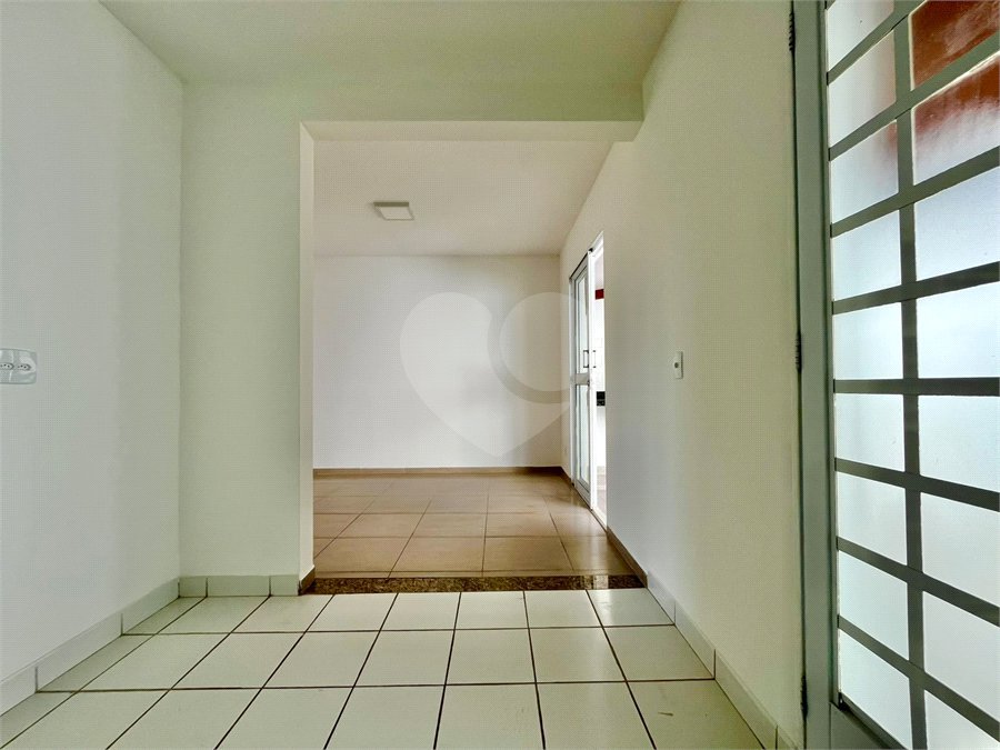 Casa à venda com 3 quartos no condomínio Residencial Villa Flora, Votorantim - SP