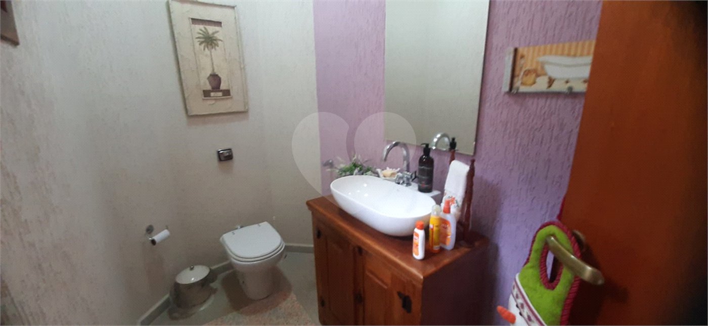 Casa à venda com 5 quartos, sendo 4 suítes, no condomínio Alpes da Cantareira, Mairiporã - SP