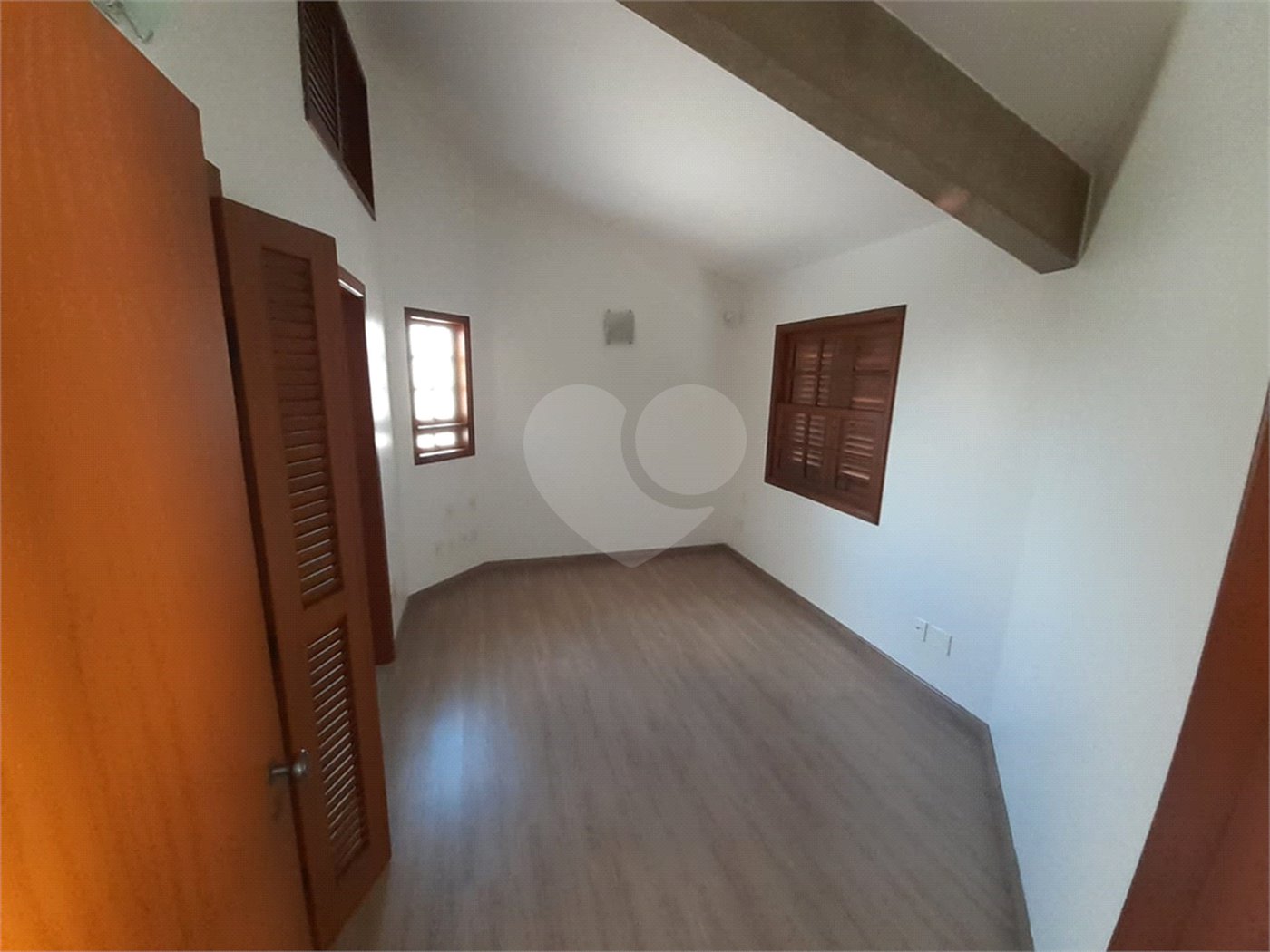 Sobrado à venda com 4 quartos, sendo 2 suítes,  em Tremembé, São Paulo, SP