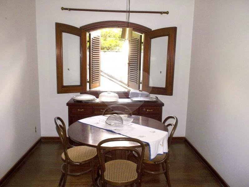Sobrado à venda com 4 quartos, sendo 2 suítes, em Jardim Leonor, São Paulo, SP