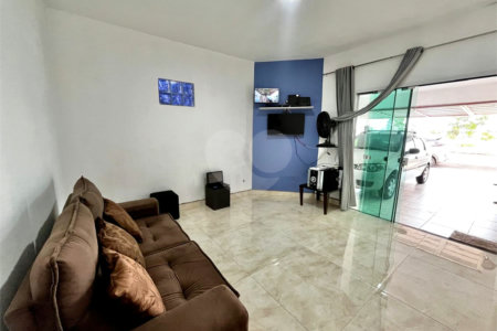 Casa à venda com 2 quartos em Vila Maria Isabel, Itapetininga, SP