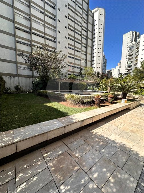Apartamento para alugar com 3 quartos, sendo 2 suítes, em Moema, São Paulo, SP