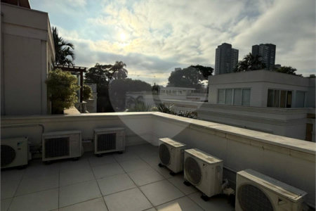 Casa à venda com 4 suítes no condomínio East Village, São Paulo - SP