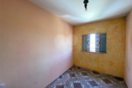 Sobrado à venda com 4 quartos em Jardim Cacique, Suzano, SP
