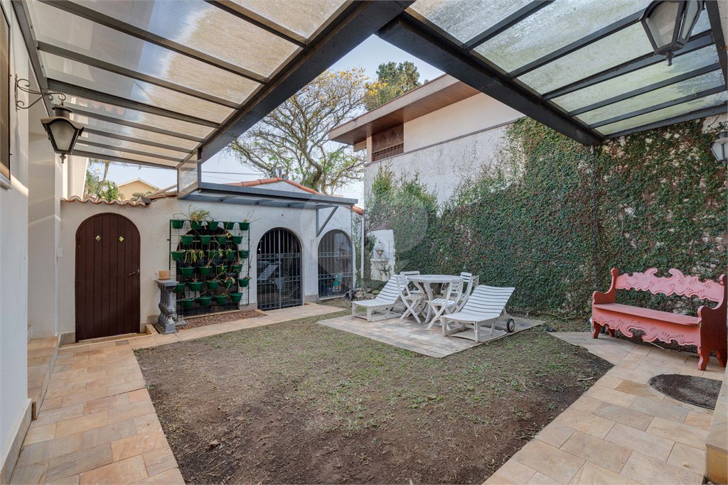 Casa Térrea à venda com 3 suítes em Granja Julieta, São Paulo, SP