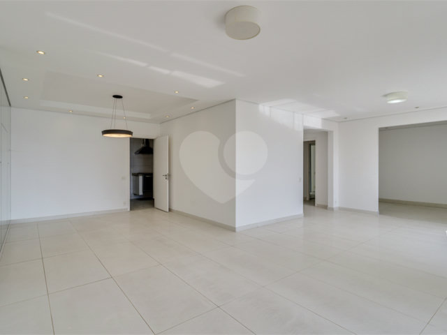 Apartamento à venda com 3 quartos, sendo 1 suíte,  em Morumbi, São Paulo, SP