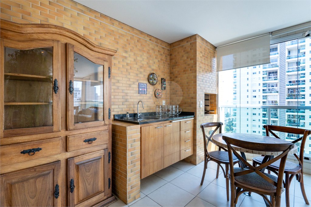 Apartamento à venda com 3 suítes em Campo Belo, São Paulo, SP