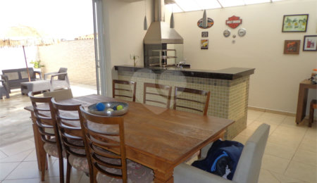 Casa à venda com 3 suítes no condomínio Terras de São Francisco, Vinhedo - SP