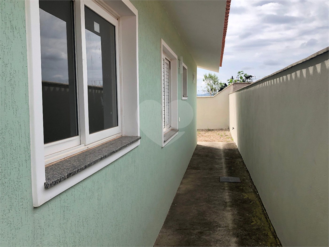 Casa à venda com 3 quartos, sendo 1 suíte, no condomínio Marfi Iii- Fase Iii, Bom Jesus dos Perdões - SP