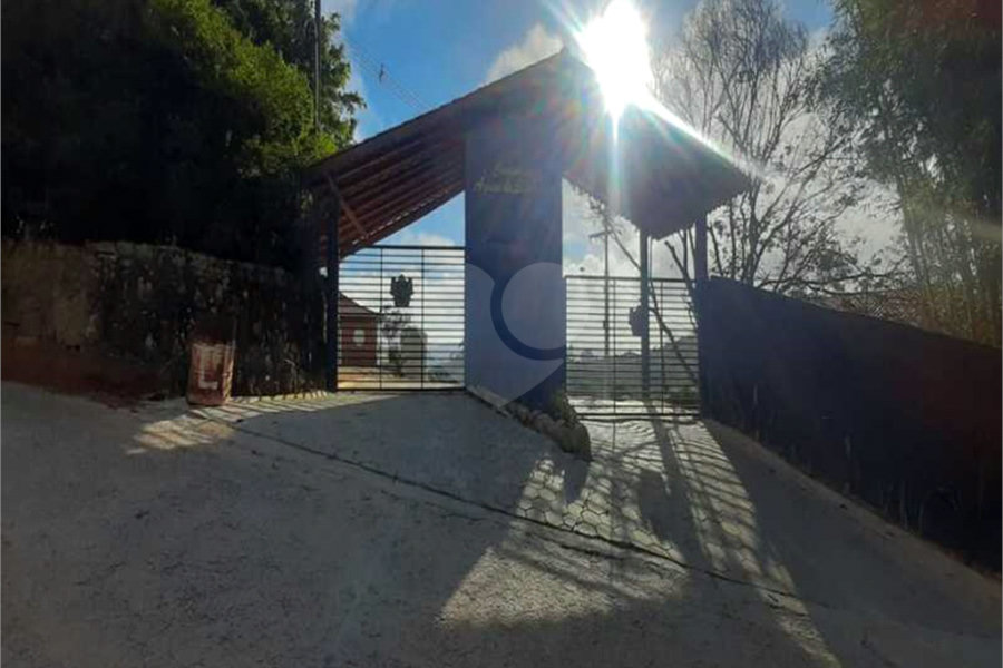 Casa à venda com 2 quartos, sendo 1 suíte, no condomínio Águas de São Pedro, Mairiporã - SP