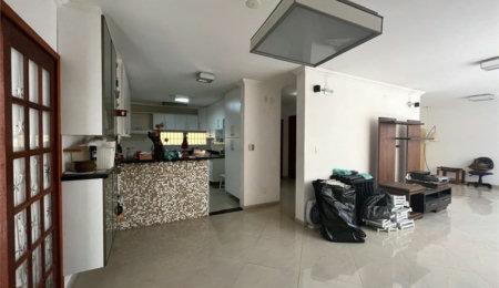Sobrado à venda com 4 quartos, sendo 1 suíte,  em Vila Cordeiro, São Paulo, SP