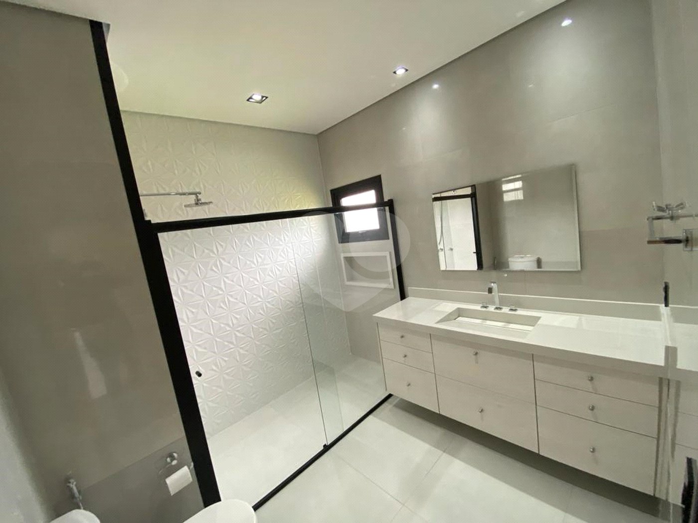 Casa à venda com 4 quartos, sendo 3 suítes,  no condomínio Jardim das Palmeiras, Bragança Paulista - SP