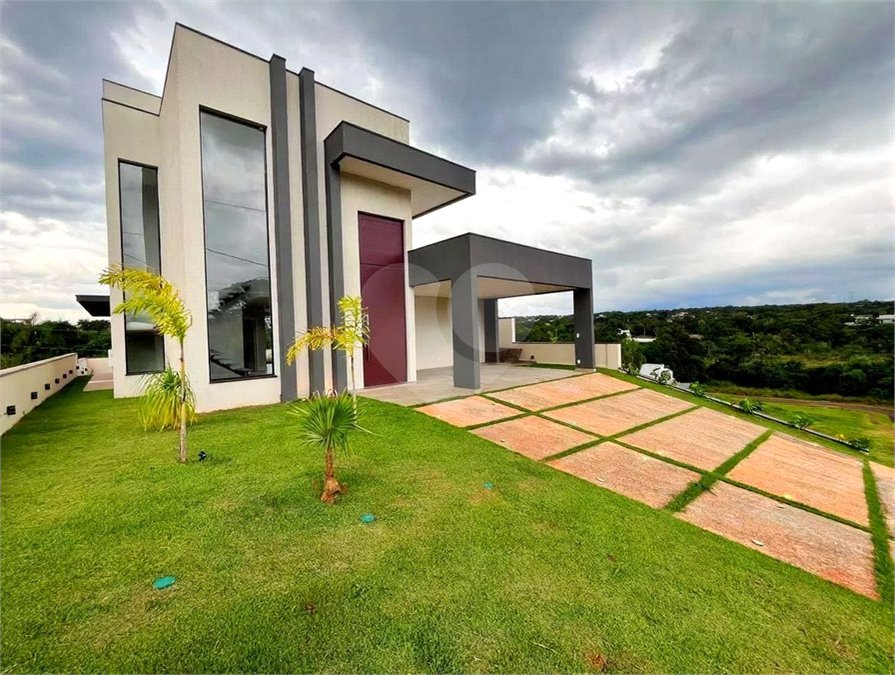 Casa à venda com 3 suítes no condomínio Ninho Verde II, Pardinho - SP