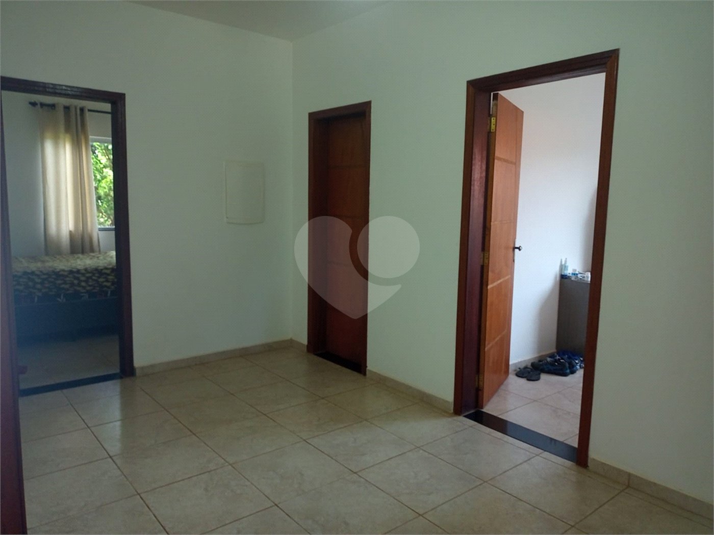 Casa à venda com 4 quartos, sendo 1 suíte,  no condomínio Village da Serra, Araçoiaba da Serra - SP