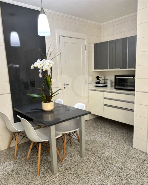 Casa à venda com 4 quartos, sendo 3 suítes, no condomínio Vila Carmel, São Paulo - SP