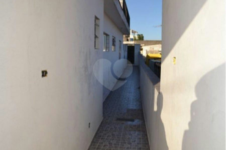 Sobrado à venda com 2 quartos em Vila Nivi, São Paulo, SP