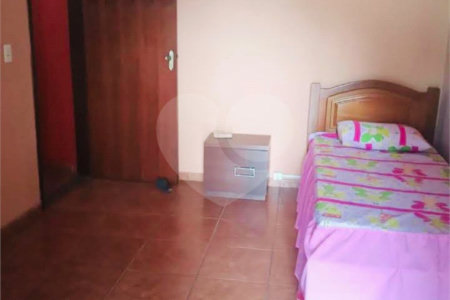 Sobrado à venda com 3 quartos, sendo 1 suíte, em Jardim Casa Branca, Suzano, SP