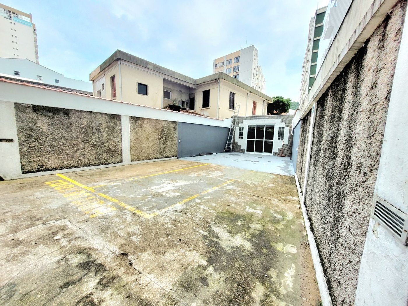 Apartamento com 2 dormitórios, 1 suíte, dependência de empregada à venda, 107 m² por R$ 640.000 - Marapé - Santos/SP
