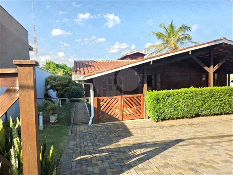 Casa à venda com 3 quartos, sendo 1 suíte, no condomínio Estância Marambaia, Vinhedo - SP