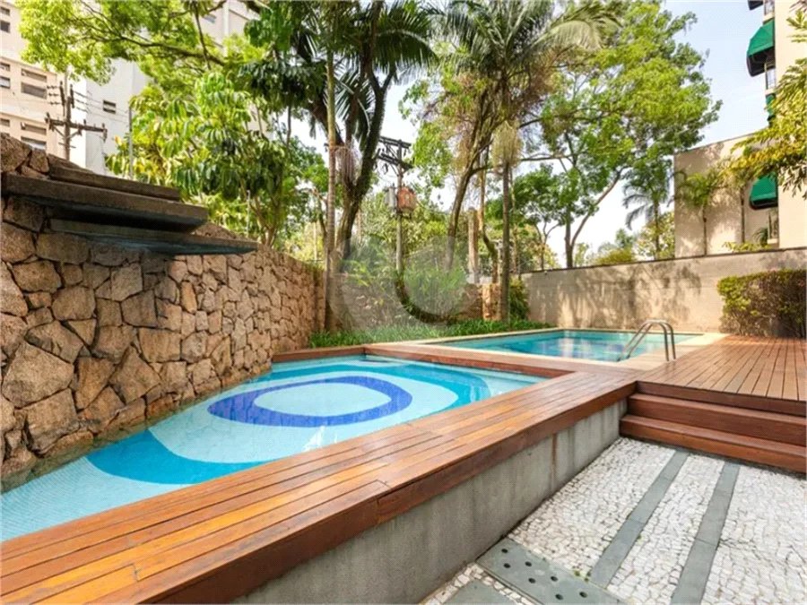 Apartamento à venda ou para alugar com 3 suítes em Real Parque, São Paulo, SP