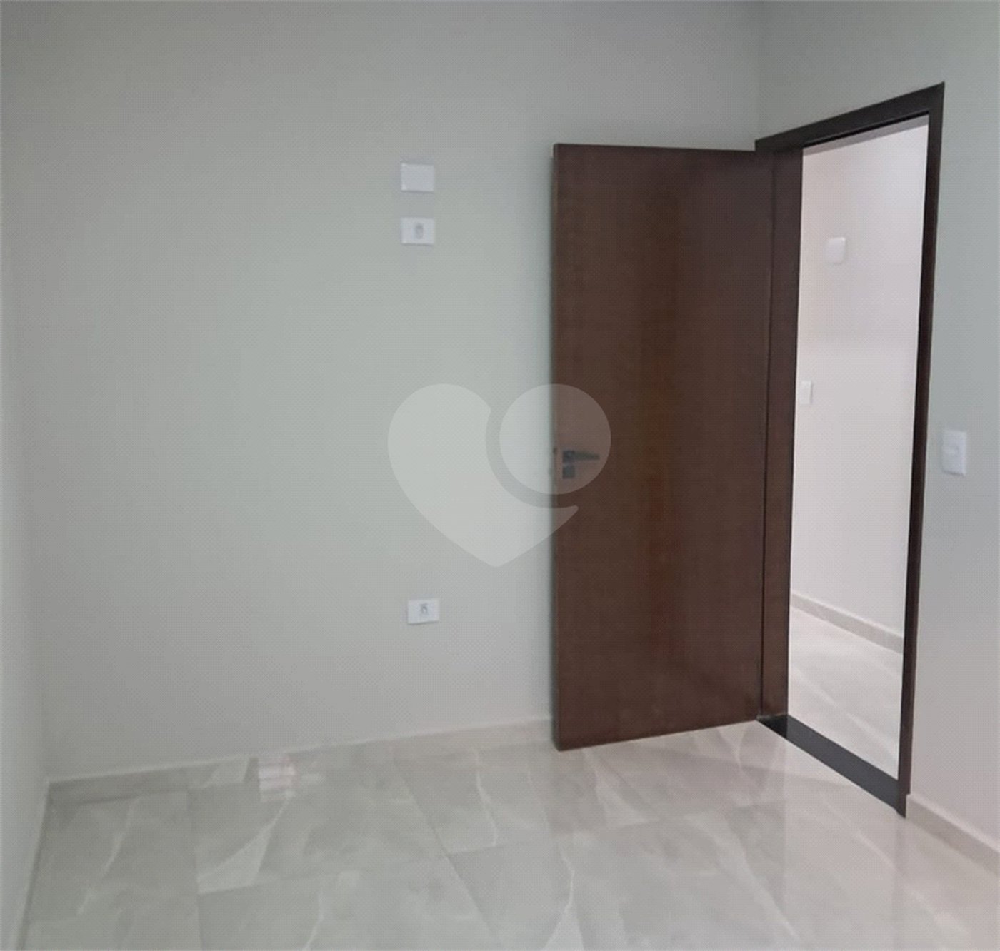 Casa de Vila à venda com 2 quartos, sendo 1 suíte, em Vila Barão, Sorocaba, SP