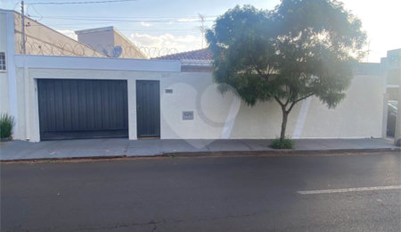 Casa à venda com 3 quartos, sendo 1 suíte,  no Centro, Araraquara, SP