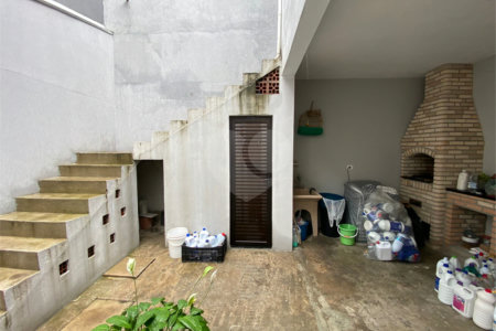 Sobrado à venda com 3 quartos, sendo 1 suíte, em Jardim Quaresmeira II, Suzano, SP