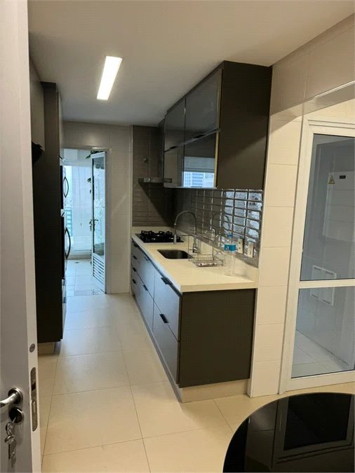 Apartamento para alugar com 3 suítes em Vila Gertrudes, São Paulo, SP