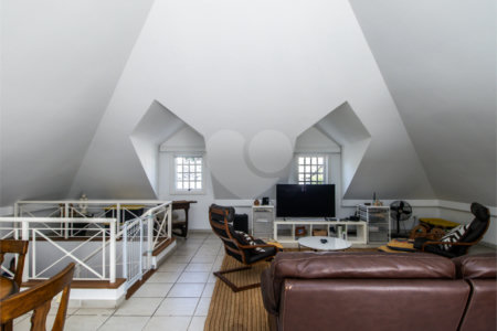 Casa à venda com 5 quartos, sendo 4 suítes, no condomínio Bounganville, São Paulo - SP