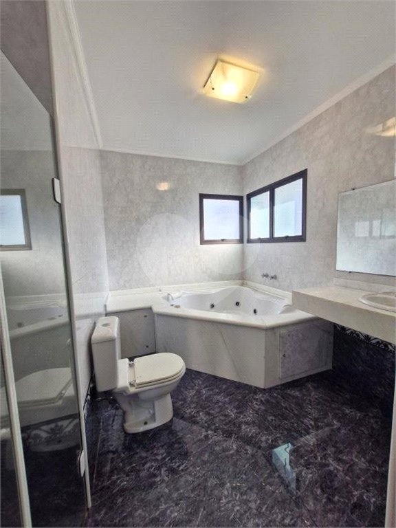Casa à venda ou para alugar com 3 quartos, sendo 1 suíte, no condomínio Recanto dos Paturis, Vinhedo - SP