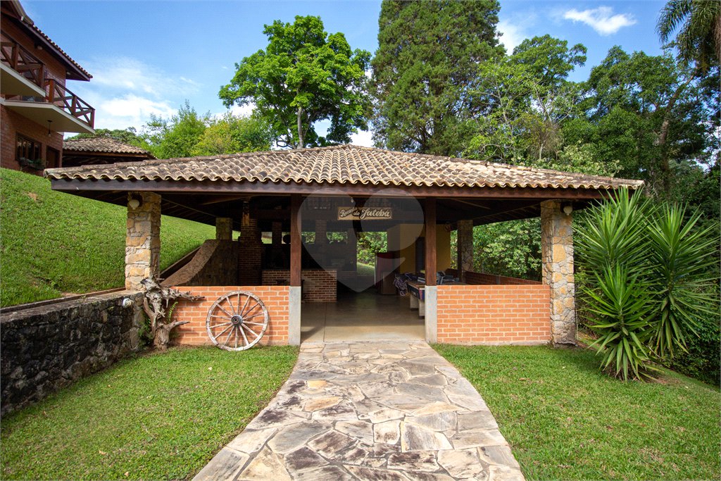 Chácara à venda com 4 quartos, sendo 2 suítes, em Jardim Oriental, Mairinque, SP
