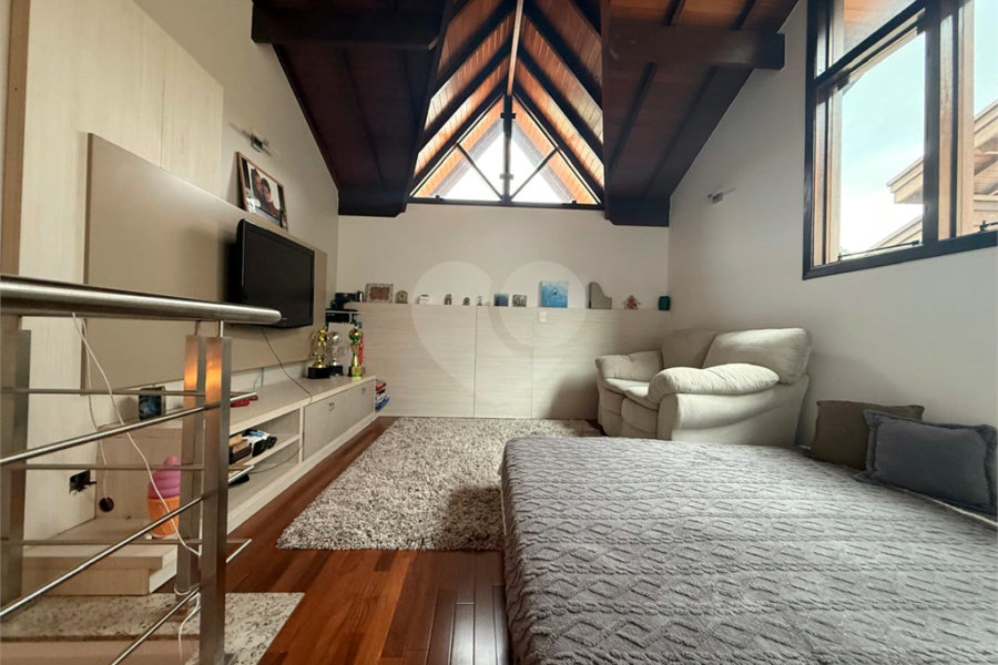 Casa à venda com 4 quartos, sendo 2 suítes, no condomínio Florada da Serra, São Paulo - SP