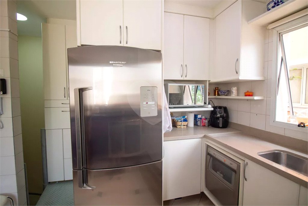 Casa à venda com 4 quartos, sendo 3 suítes, no condomínio Residencial Sans Souci, São Paulo - SP