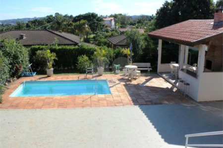 Casa à venda com 4 quartos, sendo 2 suítes, no condomínio Vinhas da Vista Alegre - Lado Sede, Vinhedo - SP