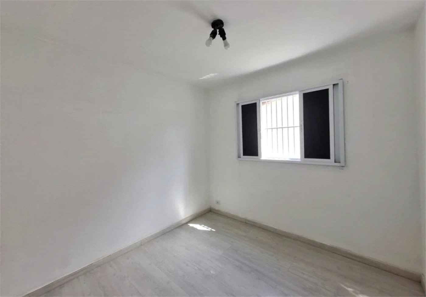 Sobrado à venda com 3 quartos, sendo 2 suítes,  em Jardim Ester Yolanda, São Paulo, SP
