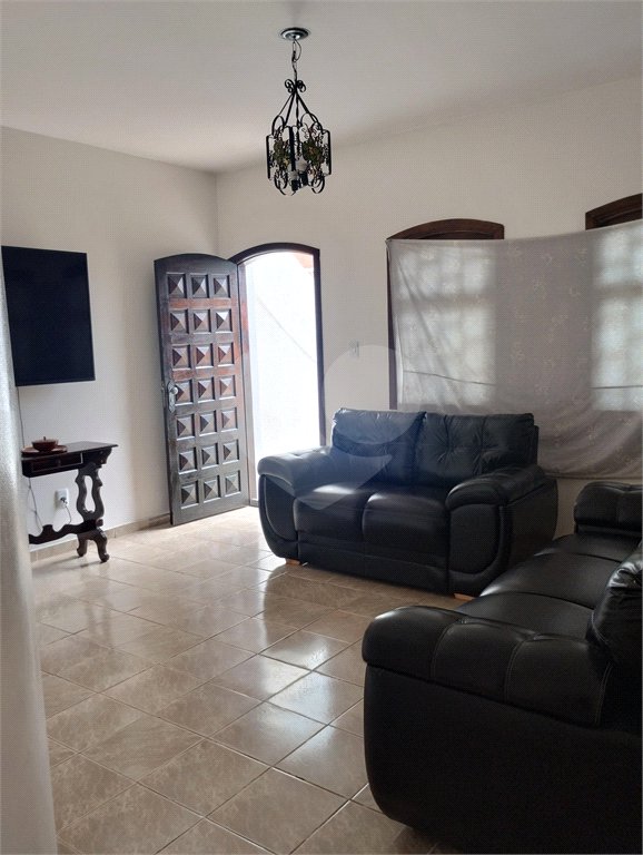 Casa à venda com 3 quartos, sendo 1 suíte,  em Vila Oliveira, Mogi das Cruzes, SP